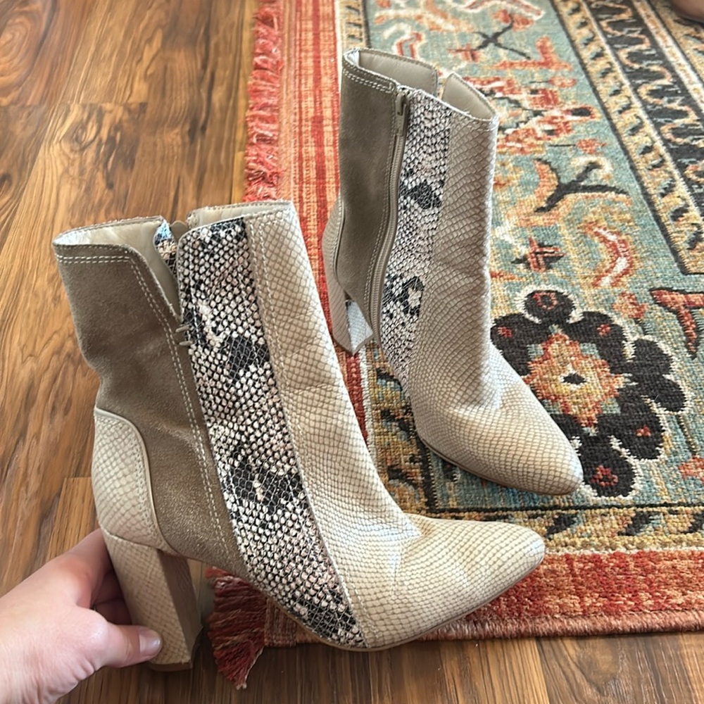 Matisse booties Cobra 8.5